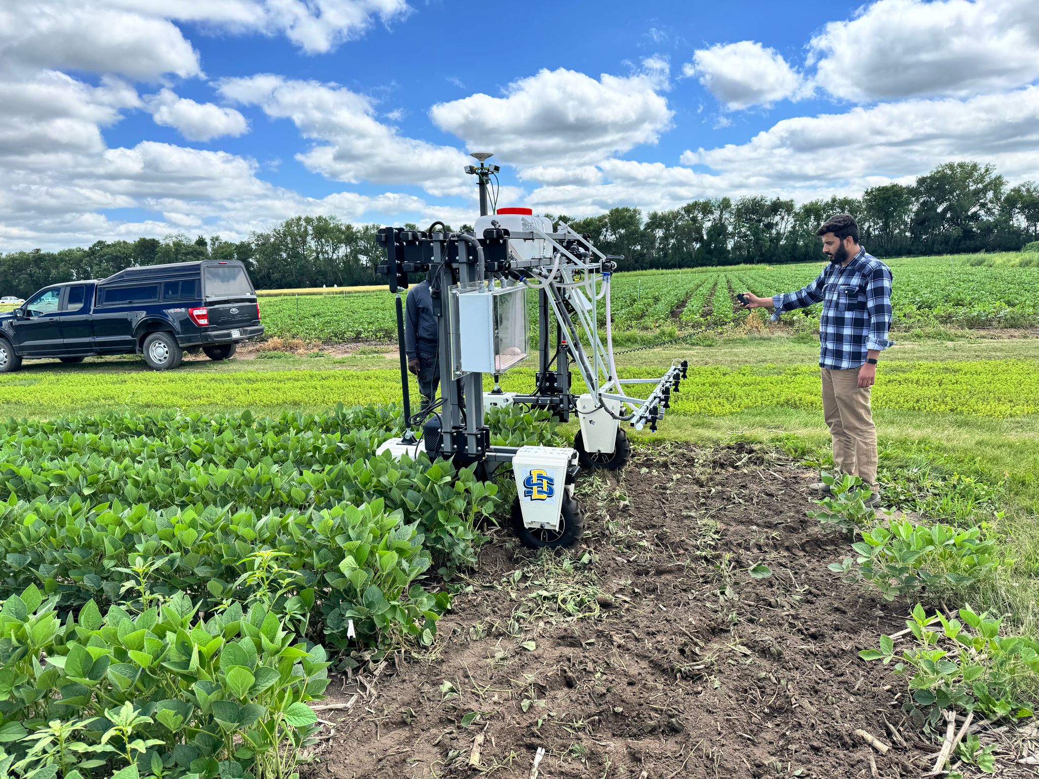 Agricultural robot in soybean field - MVOS Lab research
