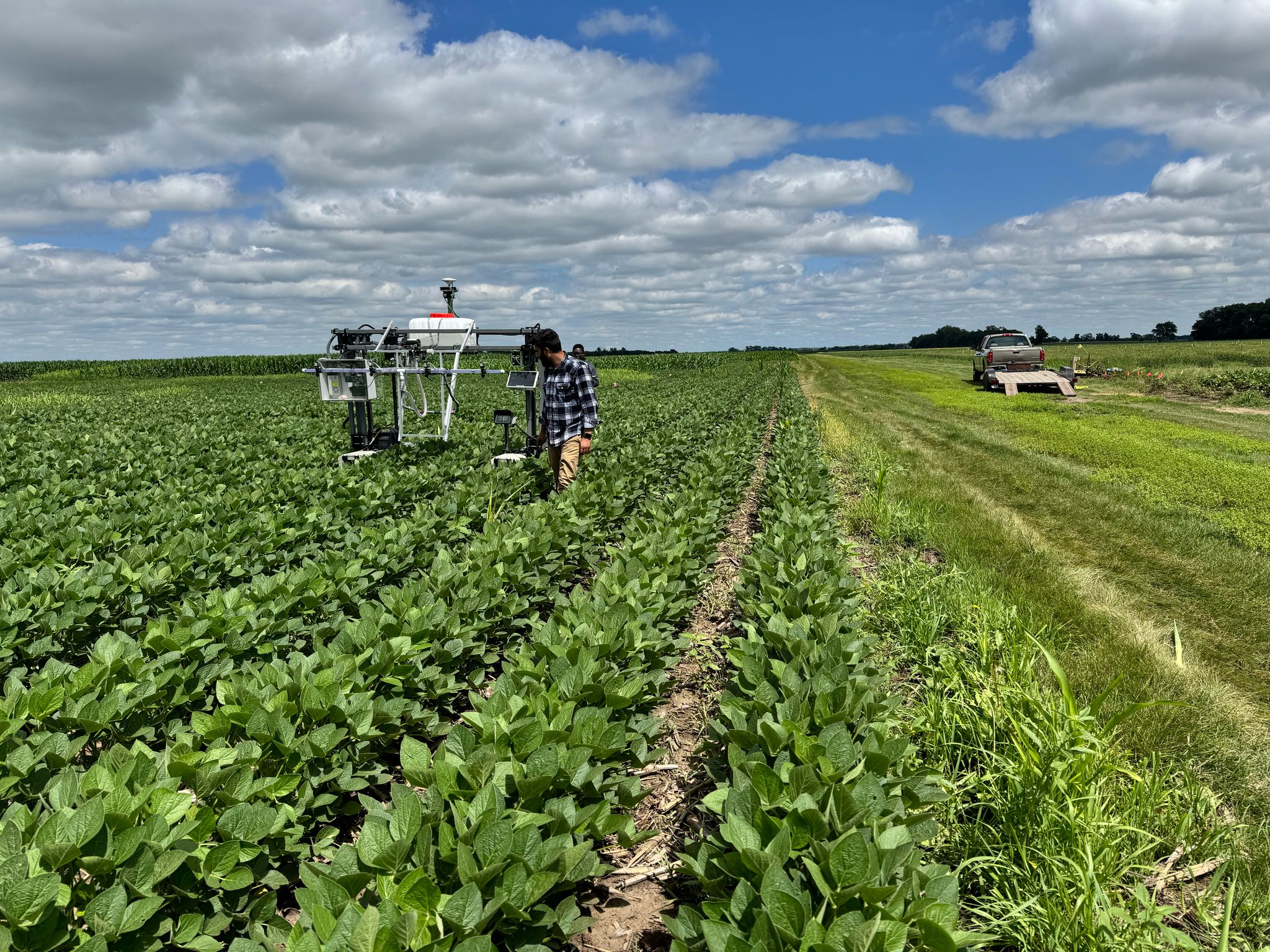 Agricultural robot in soybean field - MVOS Lab research